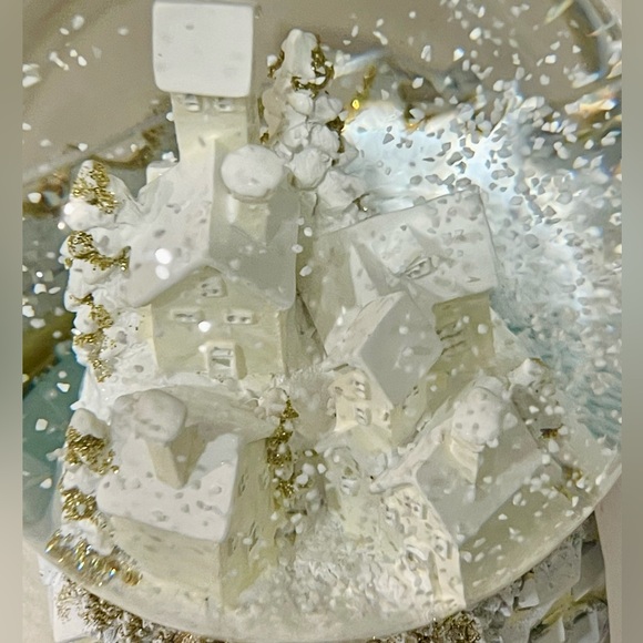 NEW musical Christmas snow globe white, gold, Snowy Winter wonderland, gift! - Picture 6 of 7